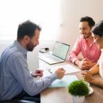 How does an immigration consultant work